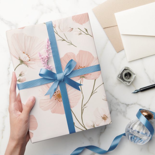 Minimale hellrosa Blume weißes Blumenmuster Geschenkpapier (Schenken)