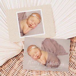 Minimale Kalligrafie Script Baby Girl Foto Birth Ankündigung