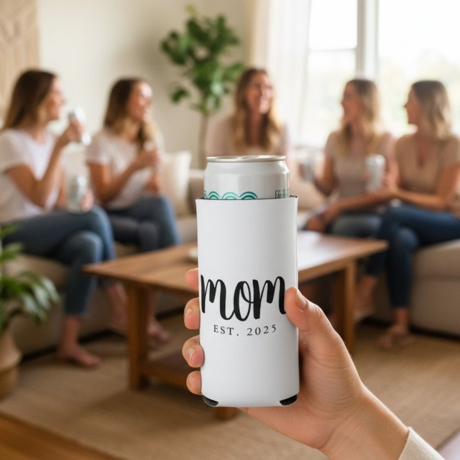 Minimale Mama etablierte Junge Mutter Selters Dosenkühler (modern black and white seltzer can cooler for new mom with custom established date in trendy black )