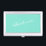 Minimale minimale minimale Personalisierte Skriptb Visitenkarten Dose<br><div class="desc">Dieses elegante Visitenkartengehäuse mit feinem,  grünem Hintergrund und einem individuelle Name in eleganter Schrift. Ideal für Profis,  die eine stilvolle und persönliche Touch zu ihren täglichen Essentials gewollt haben. Dieser Fall eignet sich hervorragend,  um Ihre Visitenkarten bei Meetings,  Events oder Netzwerkveranstaltungen zu tragen und zu präsentieren.</div>