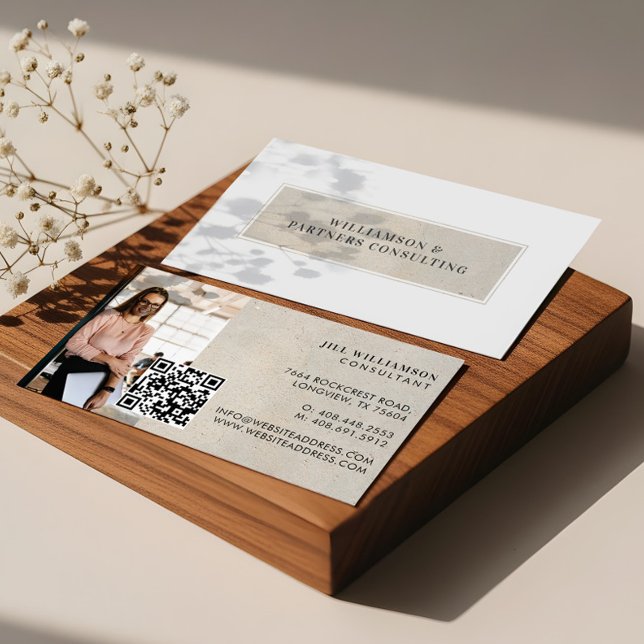 Minimale moderne beige Steinstruktur Foto-QR-Code Visitenkarte (Minimal Modern Beige Stone texture Photo QR Code Business Card)