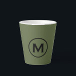 Minimale Olive Green Black Classic Monogramm Milchtasse<br><div class="desc">Einfaches mit Monogramm Design im modernen minimalistischen Stil mit klassischer Blocktypografie in einer olivgrün-schwarzen Farbpalette; ein einfaches,  berufliches Design,  das leicht mit dem Monogramm-Initial aktualisiert werden kann.</div>