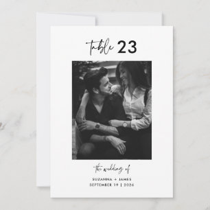 Minimale Schwarz-weiße Kalligraphie-Tischnummer Einladung