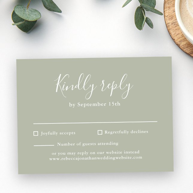 Minimale Script Sage Green Wedding RSVP Card (Von Creator hochgeladen)