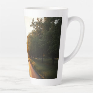 Minimale Silhouette Latte Tasse