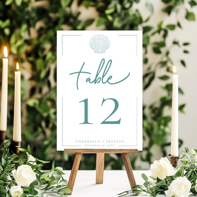 Minimale Typografie Aqua & White Seashell Wedding Tischnummer (Minimal Typography Aqua & White Seashell Wedding Table Number Card)