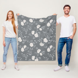 Minimale weiche graue Rose weiße Blumengestaltung Fleecedecke