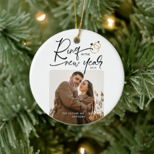 Minimale Weihnachtsfeier zum neuen Jahr Verlobung Keramik Ornament
