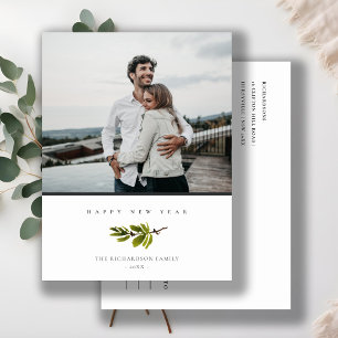 Minimale Weihnachtsfotografie mit Kiefernzweig Fro Feiertagspostkarte