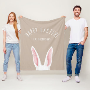 Minimale weiße Hasenohren auf beigem Happy Easter Fleecedecke