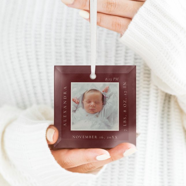 Minimaler Babyname und Geburtsstat Foto Red Keepak Ornament Aus Glas (Von Creator hochgeladen)