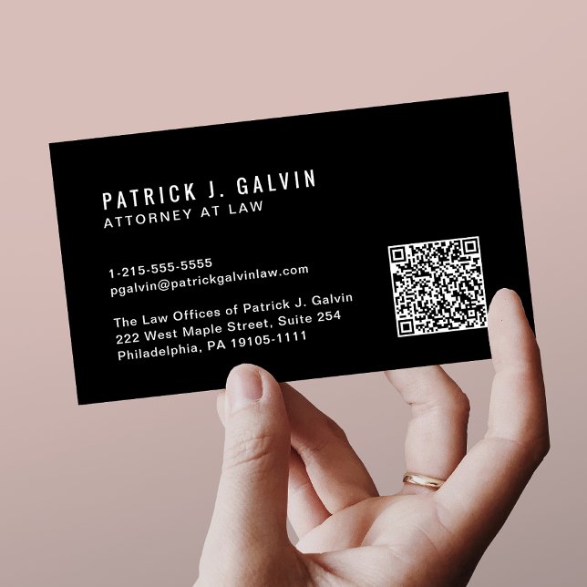Minimaler Beruflicher QR-Code schwarz Visitenkarte (Capture attention, make connections, and leave a lasting impression with our modern QR business card)