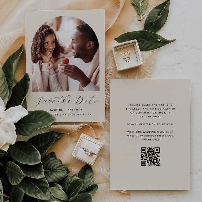 Minimaler Foto-Bogenskript QR-Code Beige Save The Date (Von Creator hochgeladen)