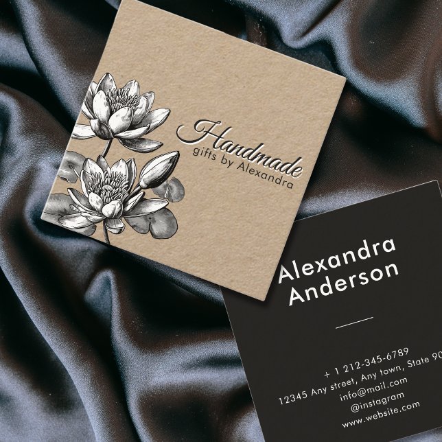Minimaler handgefertigter Name und florale Wasserl Quadratische Visitenkarte (Minimal Handmade Name and Floral Waterlily Lotus Square Business Card)