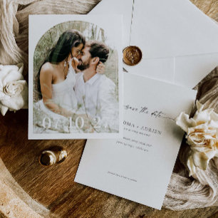 Minimaler Hochzeitbogen Save the Date Fotokarte