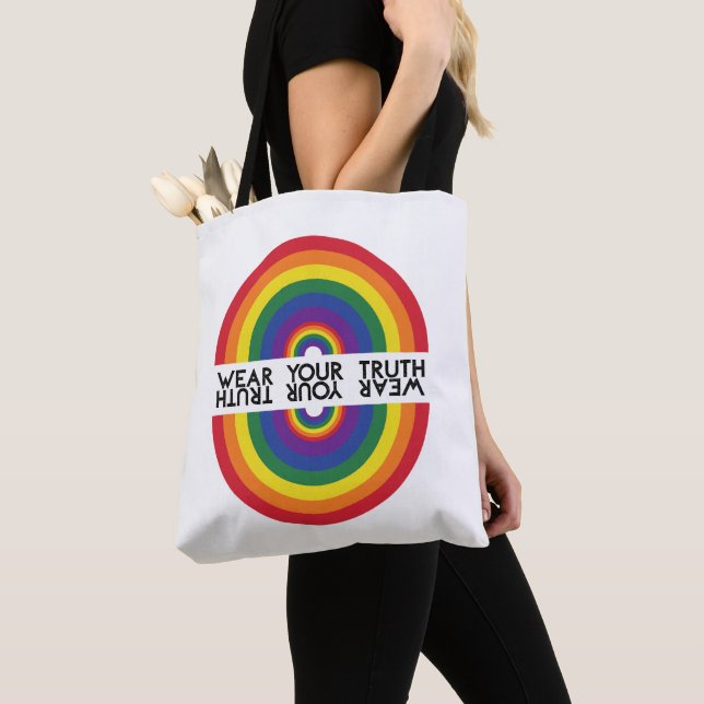 Minimaler Regenbogenbogen Moderne Farbige Aussage  (Von Nahem)