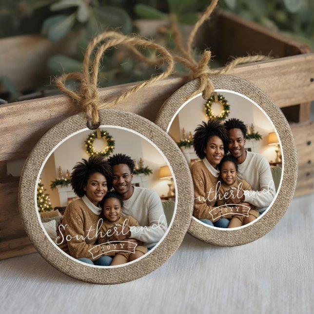Minimaler Rustikaler Bauernhof Burlap Personalisie Keramik Ornament (Minimal Rustic Farmhouse Burlap Personalized Photo Ceramic Ornament)