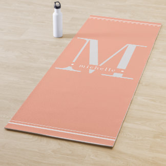 Minimaler Soft Peach & White Monogramm Yogamatte