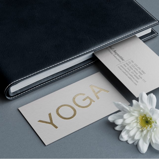 Minimaler White & Gold Embossed Text Yoga Instruct Visitenkarte (Von Creator hochgeladen)