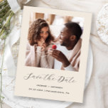 Minimales Foto Script Beige Save the Date Ankündigungspostkarte<br><div class="desc">Diese einfache, minimalistische Save the Date Postkarte weist ein quadratisches Foto über den Worten "Save the Date" in elegantem, weißem Schriftsatz auf, gefolgt von den Namen der Ehepaare, dem Hochzeitstag und der Stadt in sans serif Schriftart auf beige Hintergrund. Fügen Sie zusammen mit Ihrer Rücksendeadresse eine detailliertere Nachricht mit weiteren...</div>