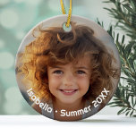 Minimales modernes Foto - Retro-Text - Persönlich Keramik Ornament<br><div class="desc">Ein einfaches, minimales Foto mit Text am Rand. Das ist ein großartiges Geschenk für ein Familienmitglied wie Oma. Das Foto enthält eine dunkle Grenze, sodass der Text auf jedem Foto angezeigt wird. Wenn Sie glauben, dass dies Ihr Foto zu dunkel macht, gehen Sie einfach in den fortgeschrittenen Design-Bereich, wählen Sie...</div>