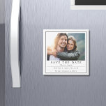 Minimales modernes Foto Save the Date Schwarz-weiß Magnet<br><div class="desc">Minimal Modern Foto Schwarz-weiß Save the Date Magnet verfügt über eine einfache moderne Save the Date Hochzeitsankündigung mit Ihrem Lieblings-Foto oben und Text "Save the Date" in moderner, fett formatierter Typografie. Im Folgenden fügen Sie Ihre Namen, den Ort der Hochzeit, das Hochzeitstag und weitere Informationen wie "formelle Einladung zu folgen"....</div>