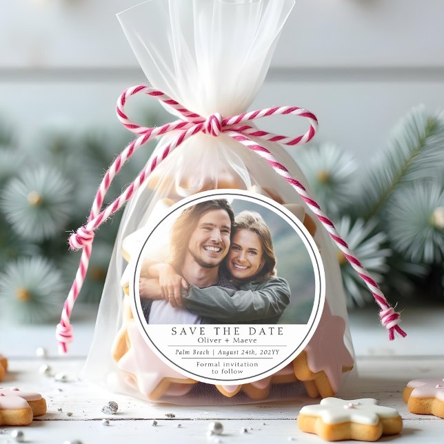 Minimales modernes Foto Save the Date Schwarz-weiß Runder Aufkleber (Von Creator hochgeladen)