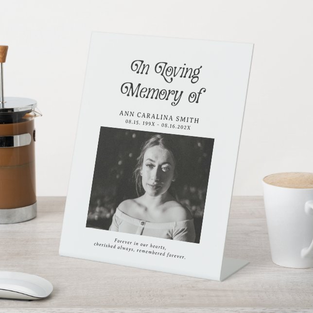 Minimales Retro-Beerdigung-Foto im liebenden Gedäc Sockelschild (In SItu)