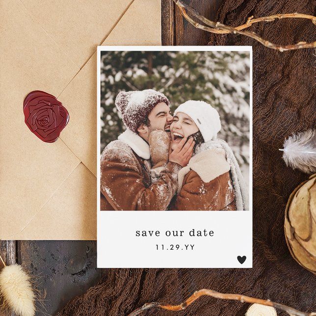 Minimales Schriftart für Schreibmaschine Schwarzes Save The Date (Von Creator hochgeladen)