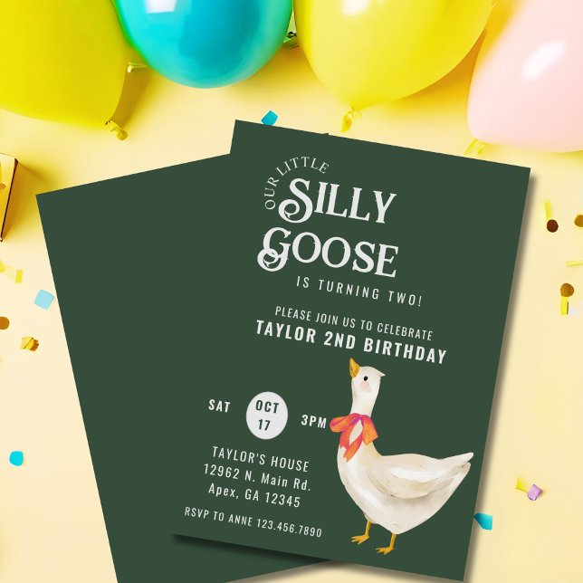 Minimalismus С klassische Alberne Gans Geburtstag Einladung (Minimalist “Our Silly Goose Is Turning Two” invite with dark green background and clean design.)