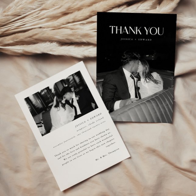 Minimalist 2-Photo Black & White Custom Wedding Dankeskarte (Von Creator hochgeladen)