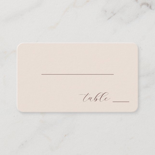 Minimalist Beige Calligraphy Platzkarte (Vorderseite)
