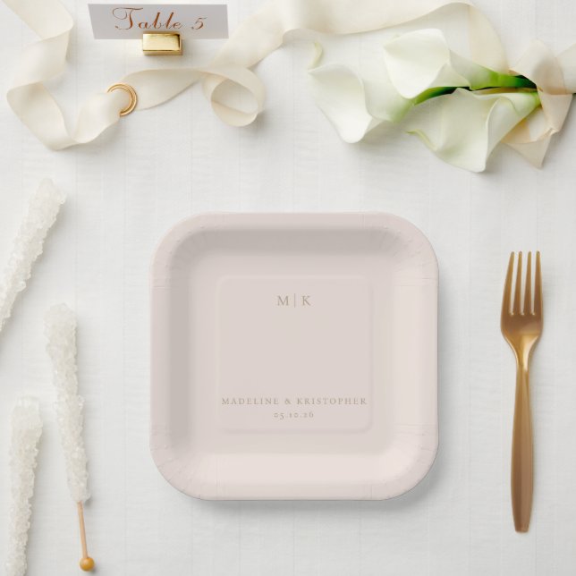 Minimalist Beige Monogramm Pappteller (Hochzeit)