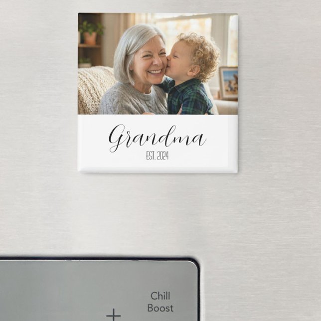 Minimalist Grandma Established Black Script Text Magnet (Von Creator hochgeladen)