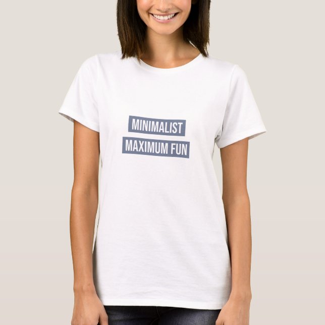 Minimalist, Maximaler Spaß Tiny House Welt T-Shirt (Vorderseite)