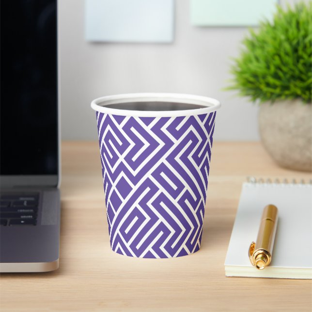 Minimalist Maze Fill Purple Pattern Pappbecher (InSitu)