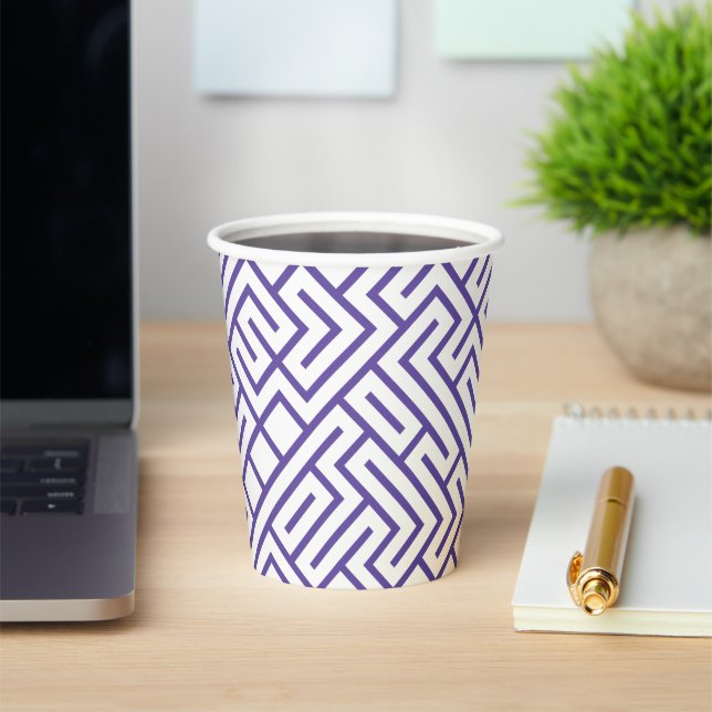 Minimalist Maze Lines Purple Pattern Pappbecher (InSitu)