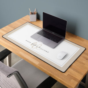Minimalist Mocha Braun Schrift Zwei Rand Monogramm Schreibtischunterlage