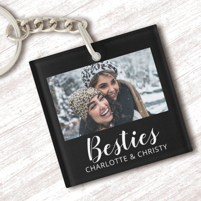 Minimalist Modern Chic Best Friends Photo Schlüsselanhänger (A black and white minimalist Best Friend "Besties" Keychain. Personalize it with your photo and name)