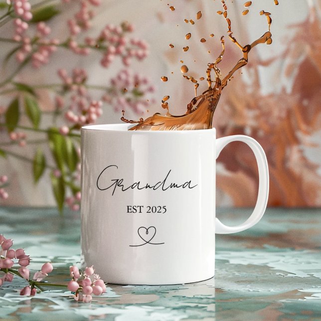 Minimalist Oma EST Jahr | Individuelle Geschenktas Kaffeetasse (Von Creator hochgeladen)