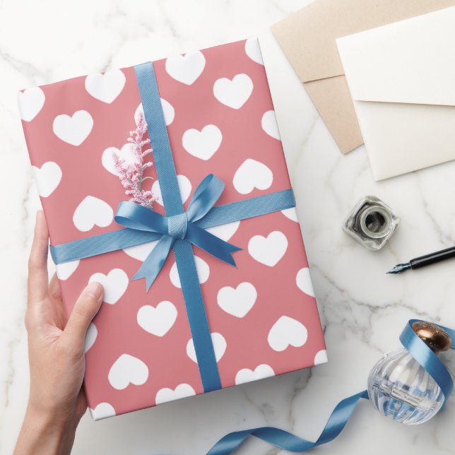 Minimalist Pink Hearts Geschenkpapier (Schenken)