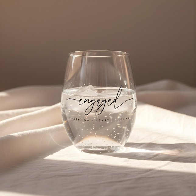 Minimalist Script "Engaged" Custom Names Weinglas Ohne Stiel (Von Creator hochgeladen)
