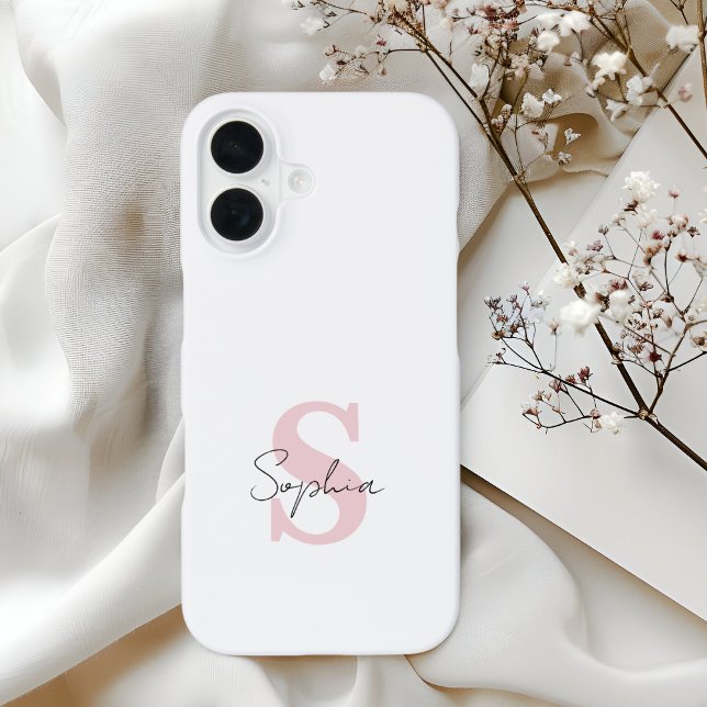 Minimalist Script Name and Pink Monogram Initial iPhone 16 Hülle (Von Creator hochgeladen)