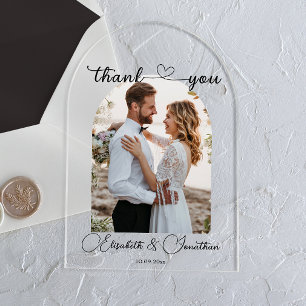 Minimalist Simple Script Herz Foto Arch Hochzeit Acryleinladungen