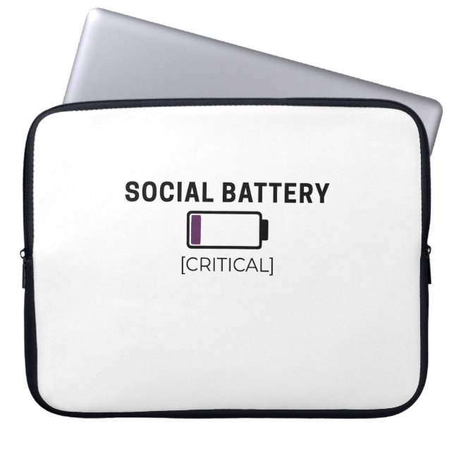 Minimalist Social Battery Low Typography 15" Laptopschutzhülle (Vorderseite)