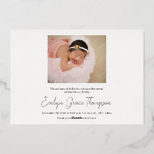 Minimalistisch Baby Girl Name Script Foto Birth Go Folieneinladung