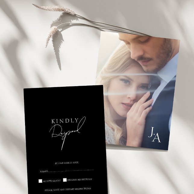 Minimalistisch Black Simple Script Foto Wedding RSVP Karte (Minimalist Black Simple Script Photo Wedding RSVP Card)