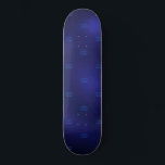 Minimalistisch: Blaue Monogramm-Initialen Skateboard<br><div class="desc">Ein schicker marineblauer Hintergrund mit Monogramm-Initalien als Muster. Die blaue Farbe ist ungleichmäßig. Hellblaue Buchstaben.</div>
