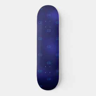 Minimalistisch: Blaue Monogramm-Initialen Skateboard