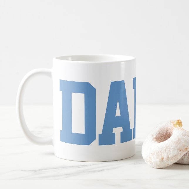 Minimalistisch Blue Daddy Typografie Tasse (Mit Donut)